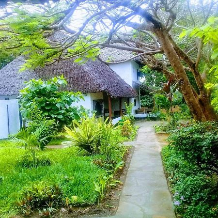 Diani Banda Cottages Diani Beach Exterior photo