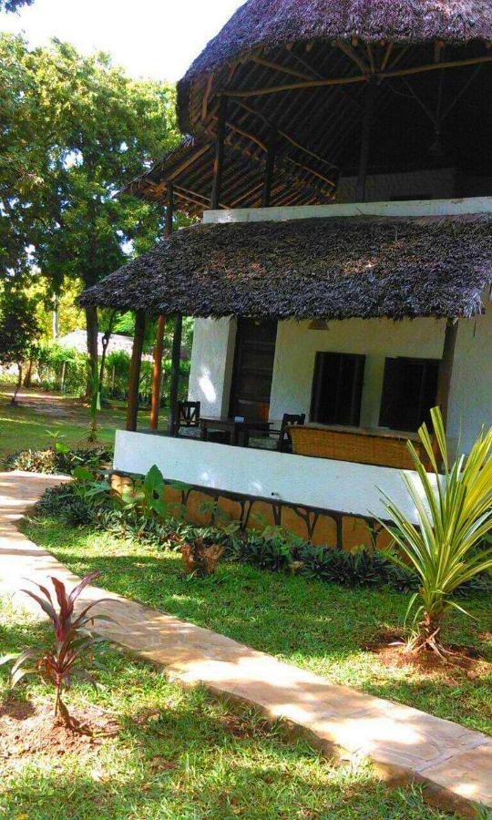 Diani Banda Cottages Diani Beach Exterior photo