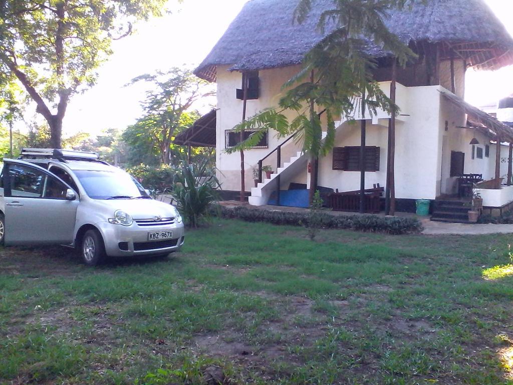 Diani Banda Cottages Diani Beach Exterior photo