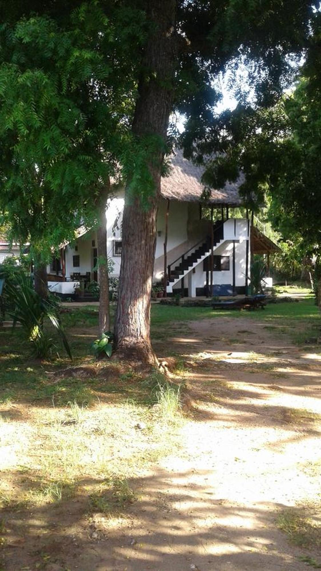 Diani Banda Cottages Diani Beach Exterior photo