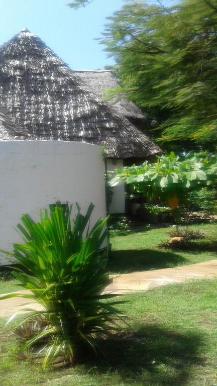 Diani Banda Cottages Diani Beach Exterior photo