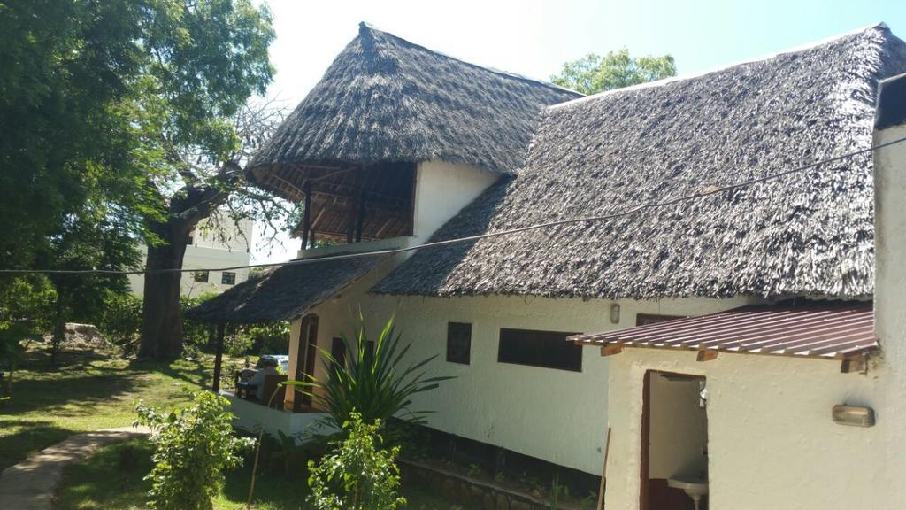 Diani Banda Cottages Diani Beach Exterior photo