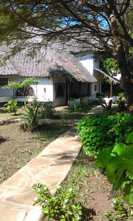 Diani Banda Cottages Diani Beach Exterior photo